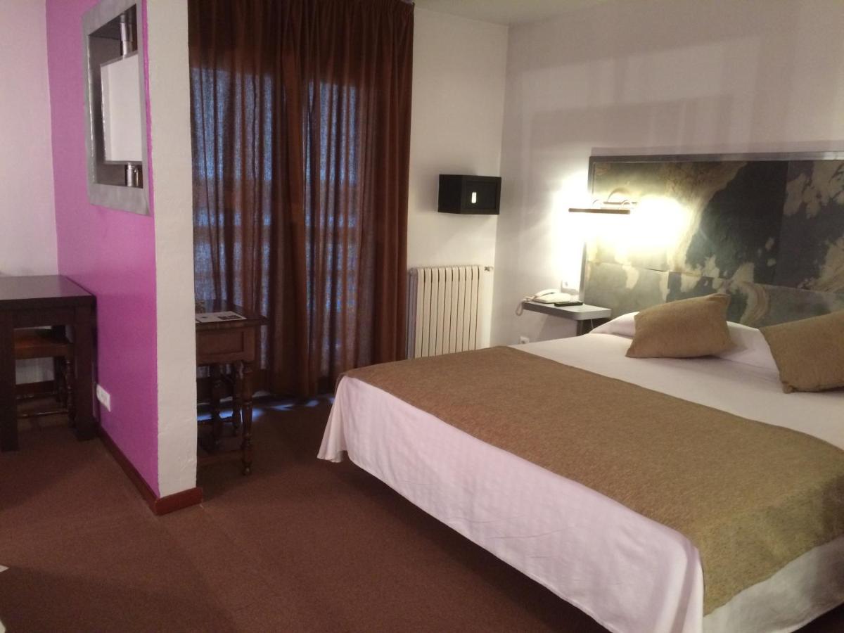 Hotel Folch 생쥴리아데로리아 외부 사진